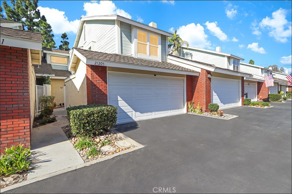 21205 Serra Vista, Lake Forest CA 92630 - photo 1
