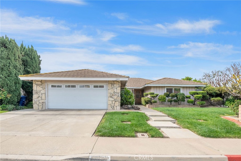 Corner lot - 21851 Ute Way, Lake Forest CA 92630 - photo 1