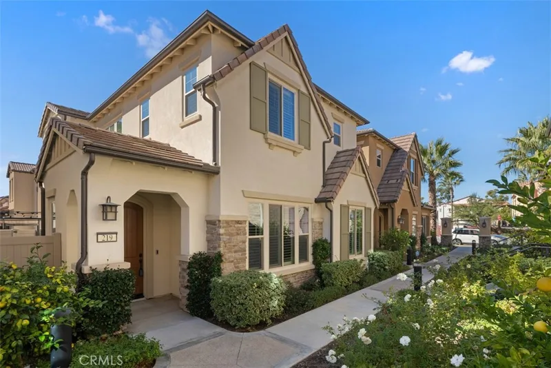 219 Primrose Drive, Lake Forest