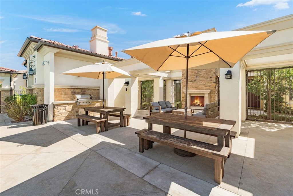 Barbecue & sitting areas in Camden Square Association - 219 Primrose Drive, Lake Forest CA 92610 - photo 37