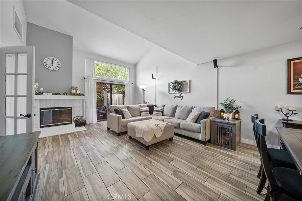 Open Spacious Living Room-3 Bed+DEN - 22105 Summit Hill 29, Lake Forest CA 92630 - photo 1