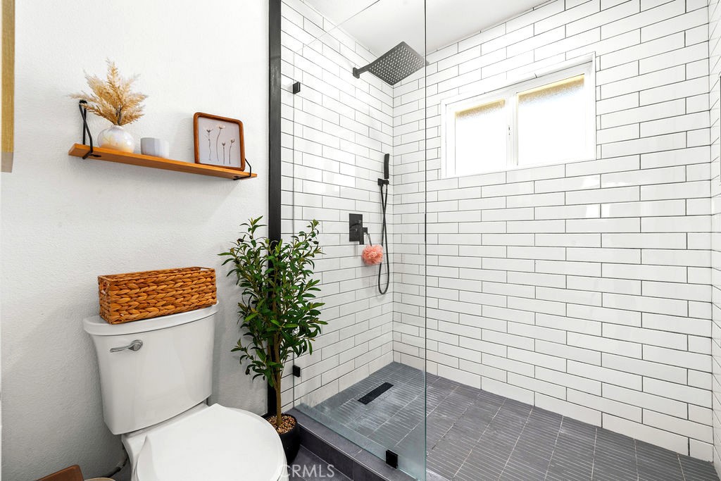 Primary Ensuite Bath with Walk-in Closet - 22145 Pheasant Street, Lake Forest CA 92630 - photo 37