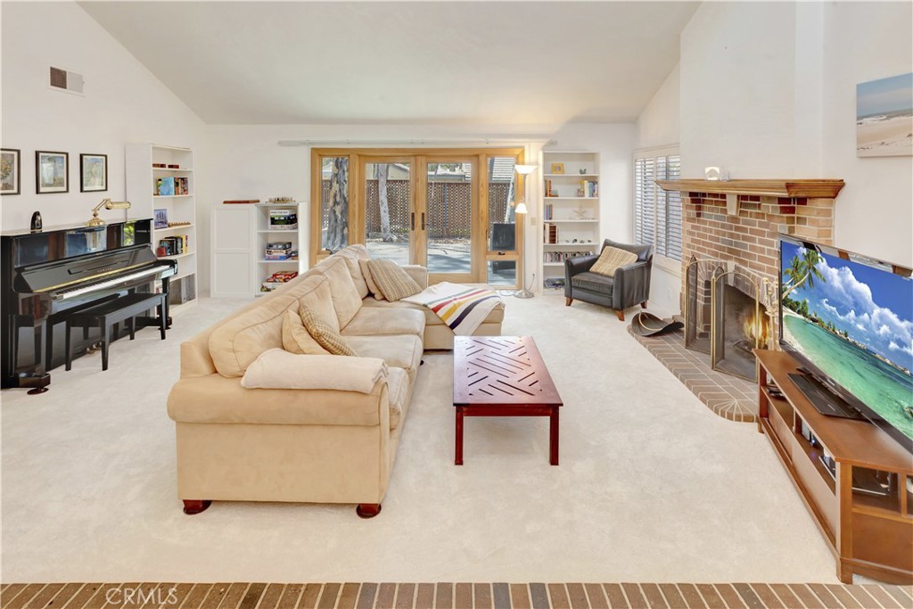 Living room - 22332 Fallen Leaf, Lake Forest CA 92630 - photo 3
