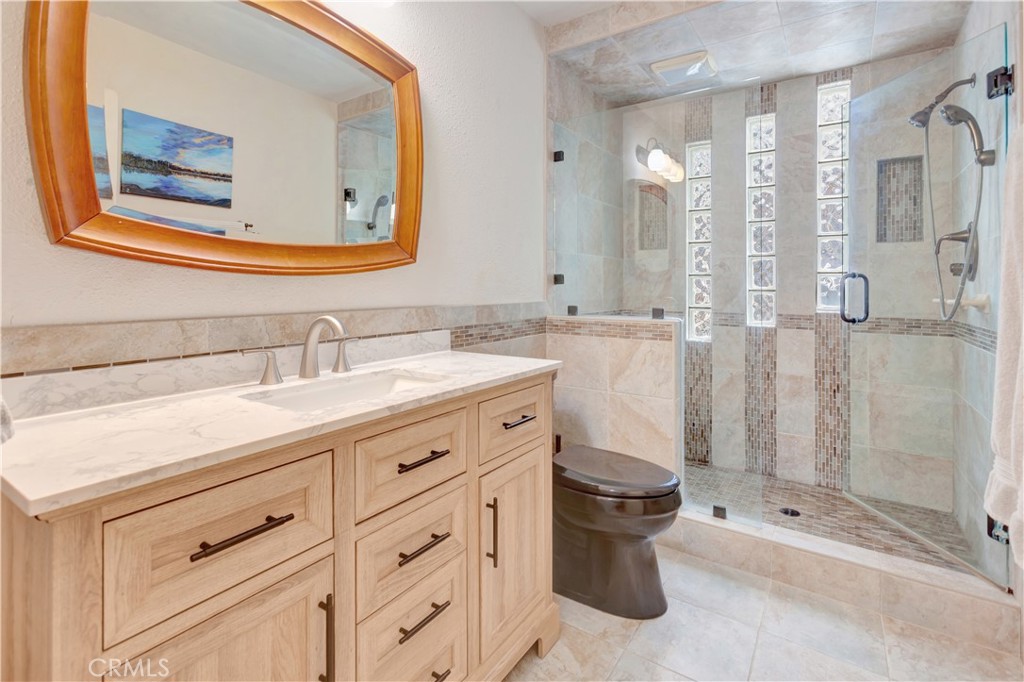 Guest Bathroom - 22332 Fallen Leaf, Lake Forest CA 92630 - photo 10