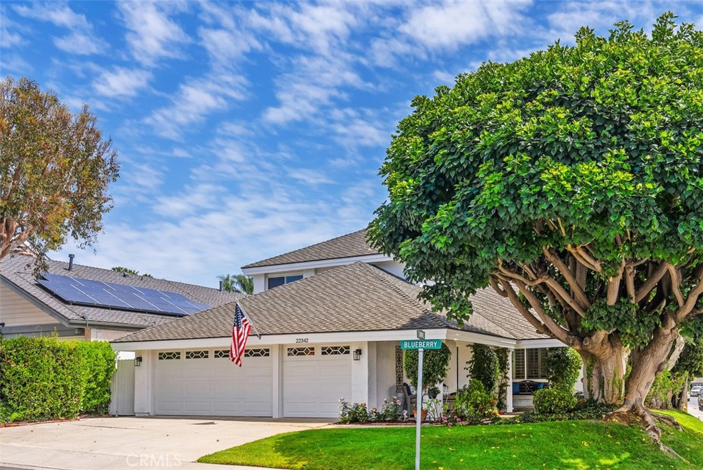 A sprawling corner lot that offers the luxury of space. Cul-de-sac location! - 22342 Blueberry, Lake Forest CA 92630 - photo 1