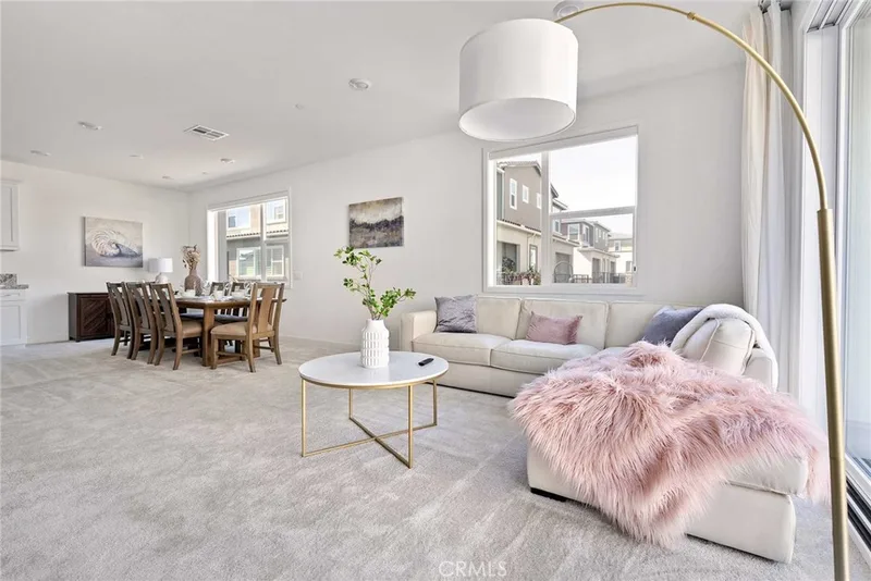 228 Siena, Lake Forest