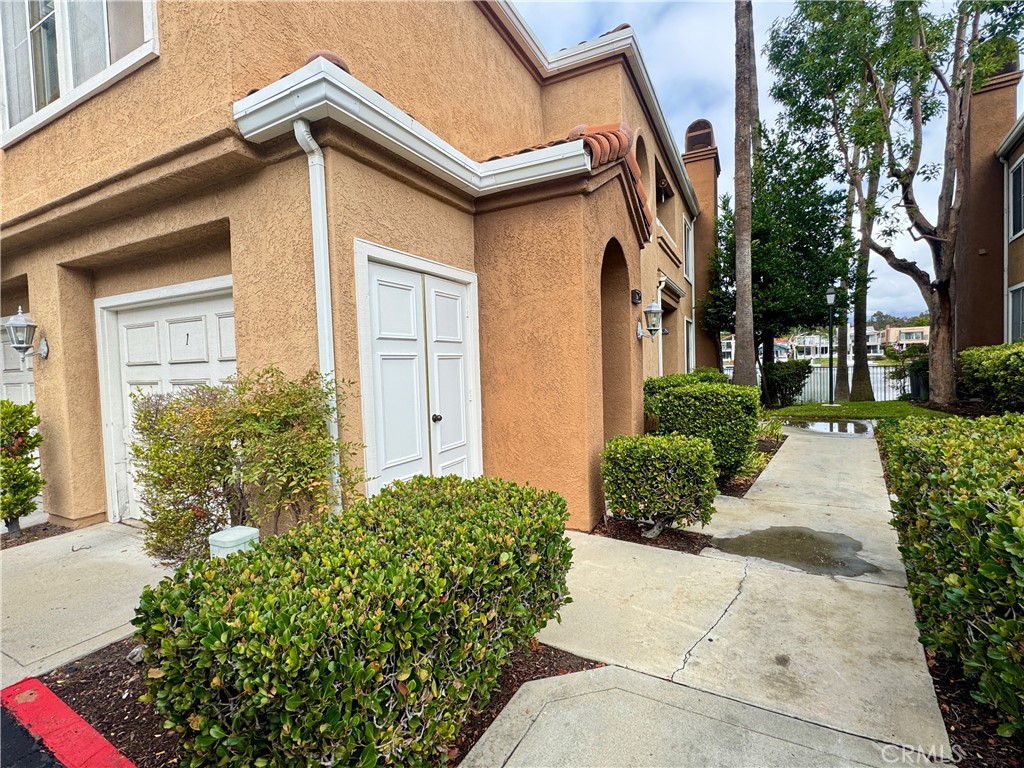 One-car garage. - 22854 Sailwind, Lake Forest CA 92630 - photo 7