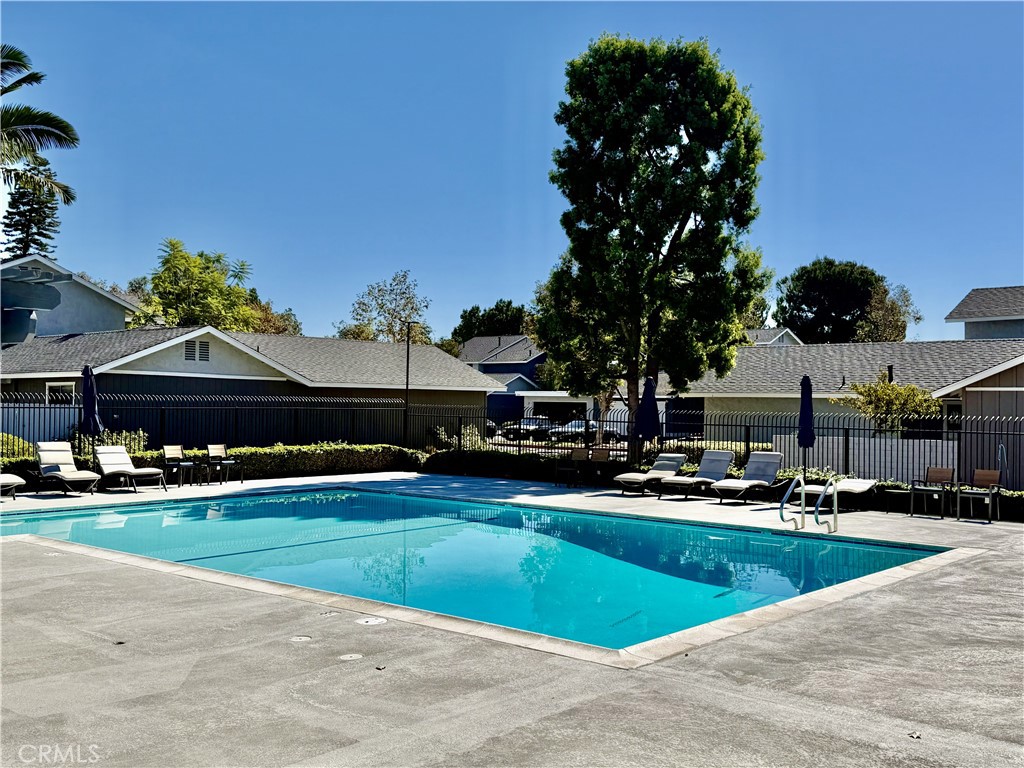 Community Pool - 22871 Leo Ln 49, Lake Forest CA 92630 - photo 4