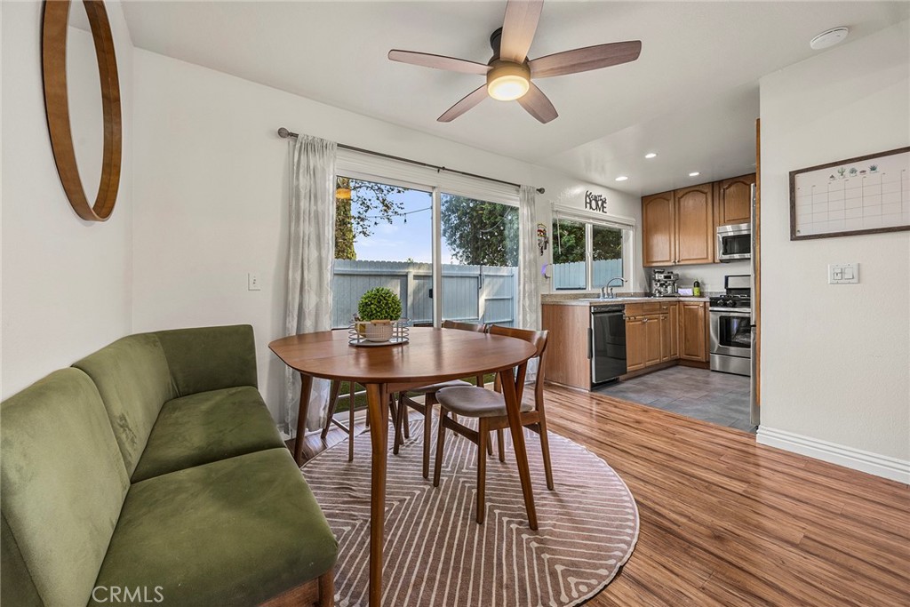 Large Dining area to kitchen - 22946 Moonstone, Lake Forest CA 92630 - photo 4
