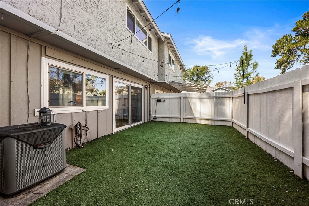 Large backyard for entertaining - 22946 Moonstone, Lake Forest CA 92630 - photo 5
