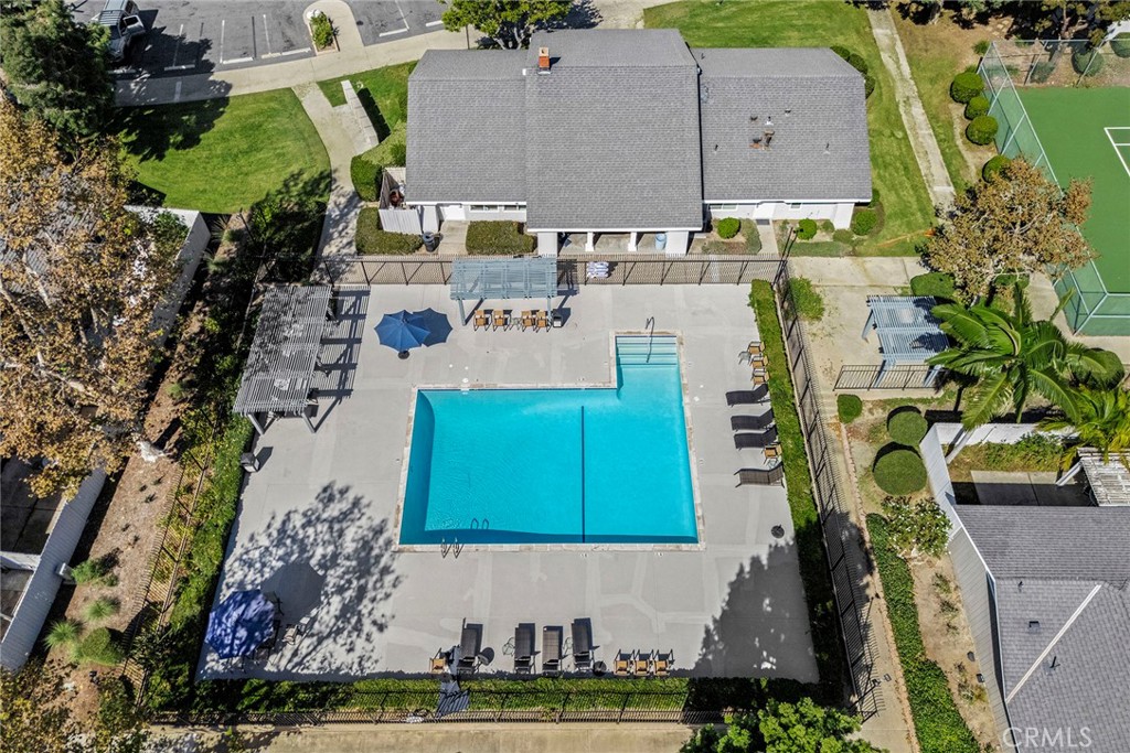 Large community pool - 22946 Moonstone, Lake Forest CA 92630 - photo 21