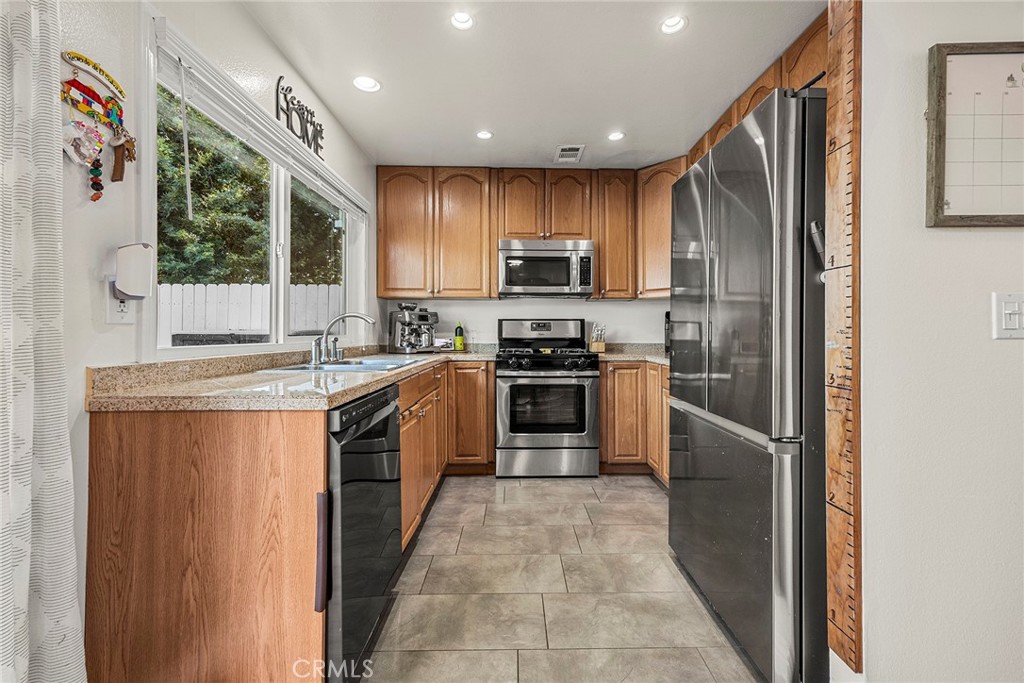 22946 Moonstone, Lake Forest CA 92630 - photo 25