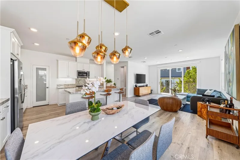 233 Carmona, Lake Forest