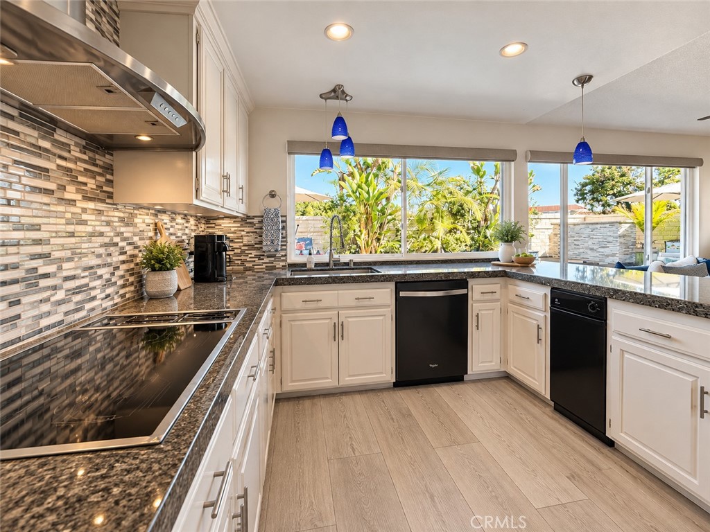 23322 Desert Wood, Lake Forest CA 92630 - photo 5