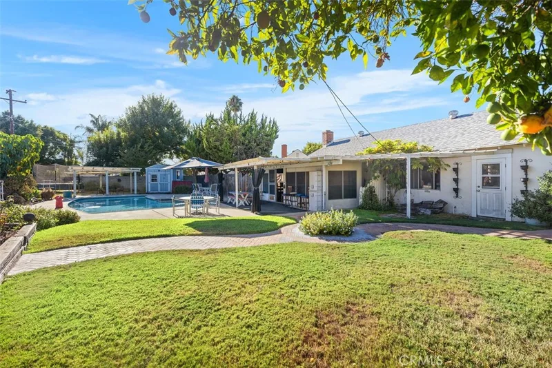 24112 La Rosa, Lake Forest, CA 92690