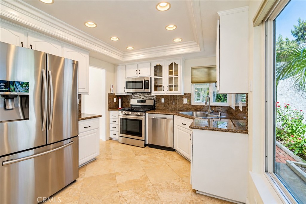 24298 Toledo, Lake Forest CA 92630 - photo 3