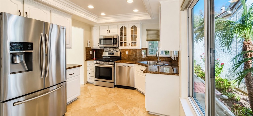 24298 Toledo, Lake Forest CA 92630 - photo 4