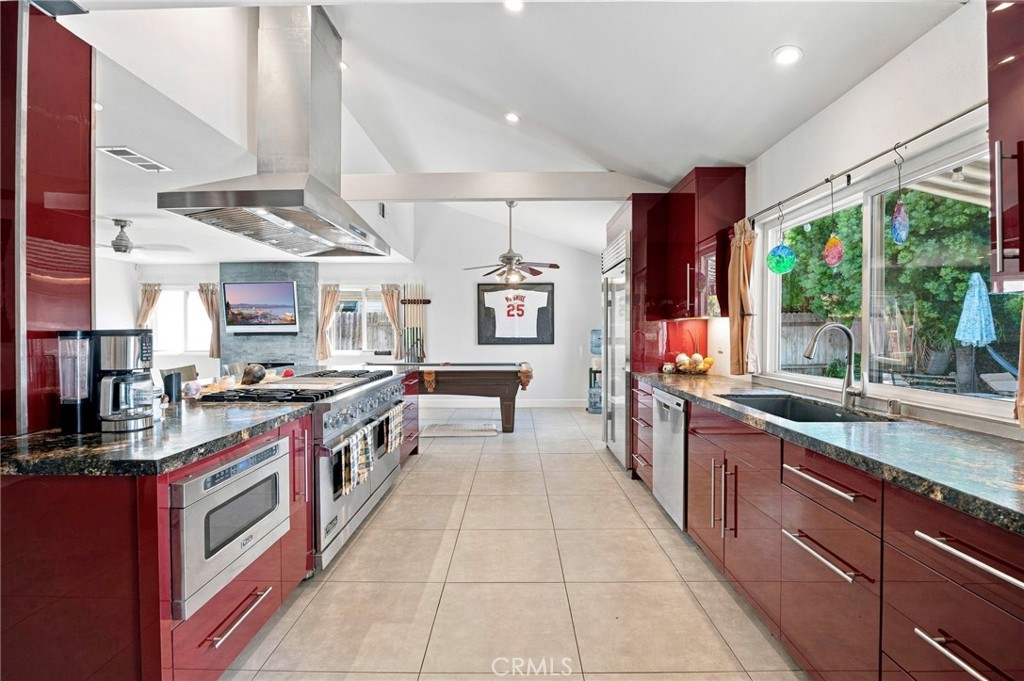 Upgraded kitchen opens to very large great room - 24382 Corta Cresta, Lake Forest CA 92630 - photo 11
