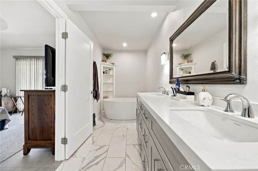 Primary bath with new dual sink vanity, soaking tub and walk in shower, Grohe push button plumbing - 24382 Corta Cresta, Lake Forest CA 92630 - photo 20