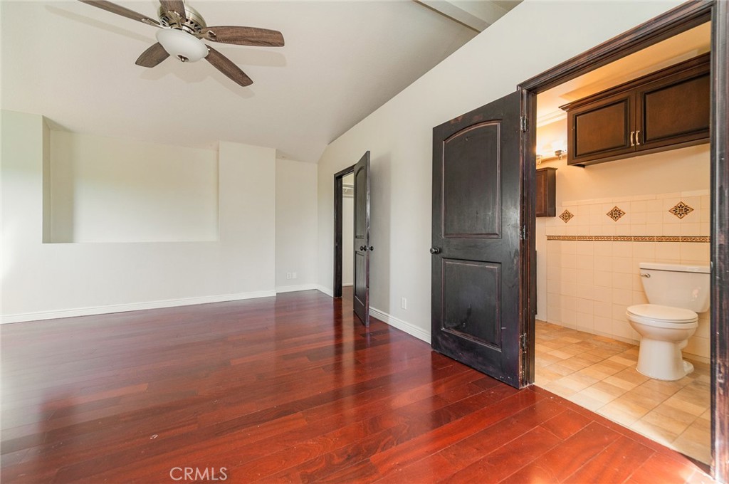 4th Bedroom with Full Bathroom and Walk-in Closet - 24462 Redlen, Lake Forest CA 92630 - photo 18