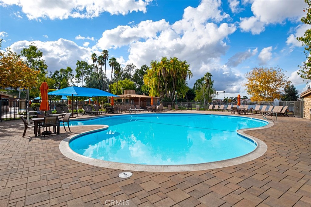 Adult pool & spa with view of the lake. - 24712 Via Del Rio, Lake Forest CA 92630 - photo 31