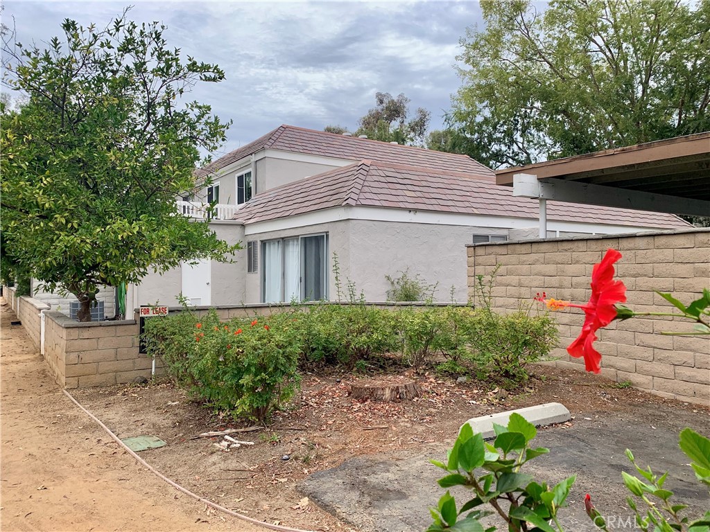 Corner-end unit! Walking path right outside your gate. - 24826 Lakefield Street, Lake Forest CA 92630 - photo 1
