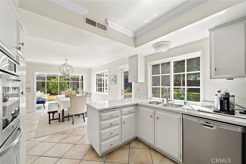 25042 Greenbay Drive, Lake Forest CA 92630 - photo 6
