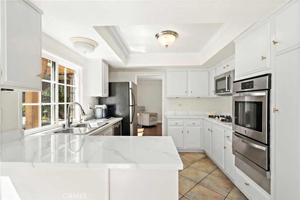 25042 Greenbay Drive, Lake Forest CA 92630 - photo 7