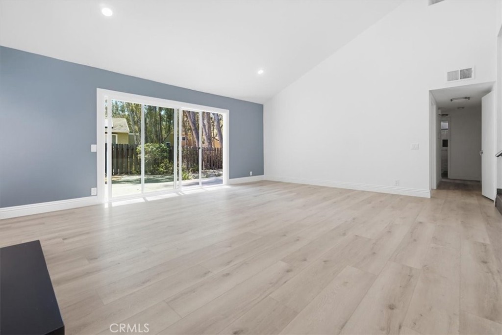 25045 Castlewood, Lake Forest CA 92630 - photo 5