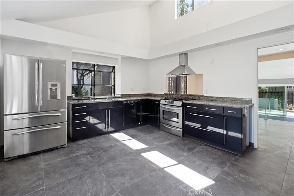 25045 Castlewood, Lake Forest CA 92630 - photo 11
