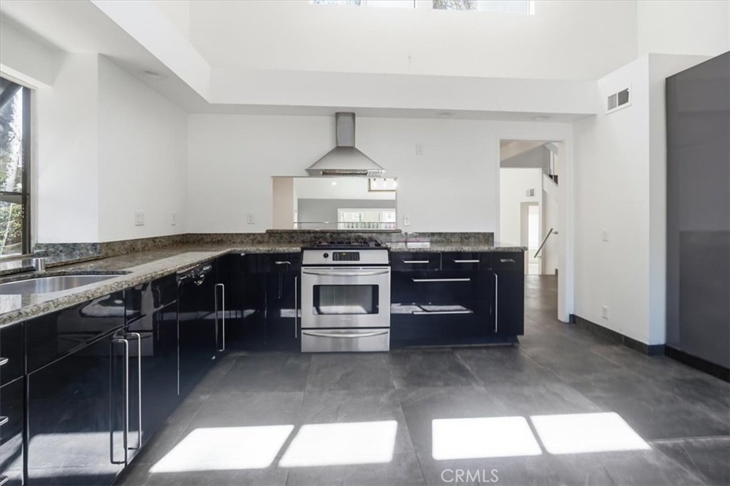 25045 Castlewood, Lake Forest CA 92630 - photo 14