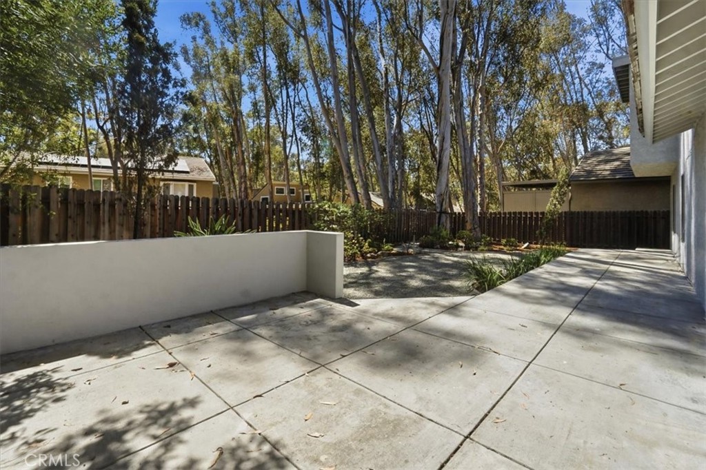 25045 Castlewood, Lake Forest CA 92630 - photo 36