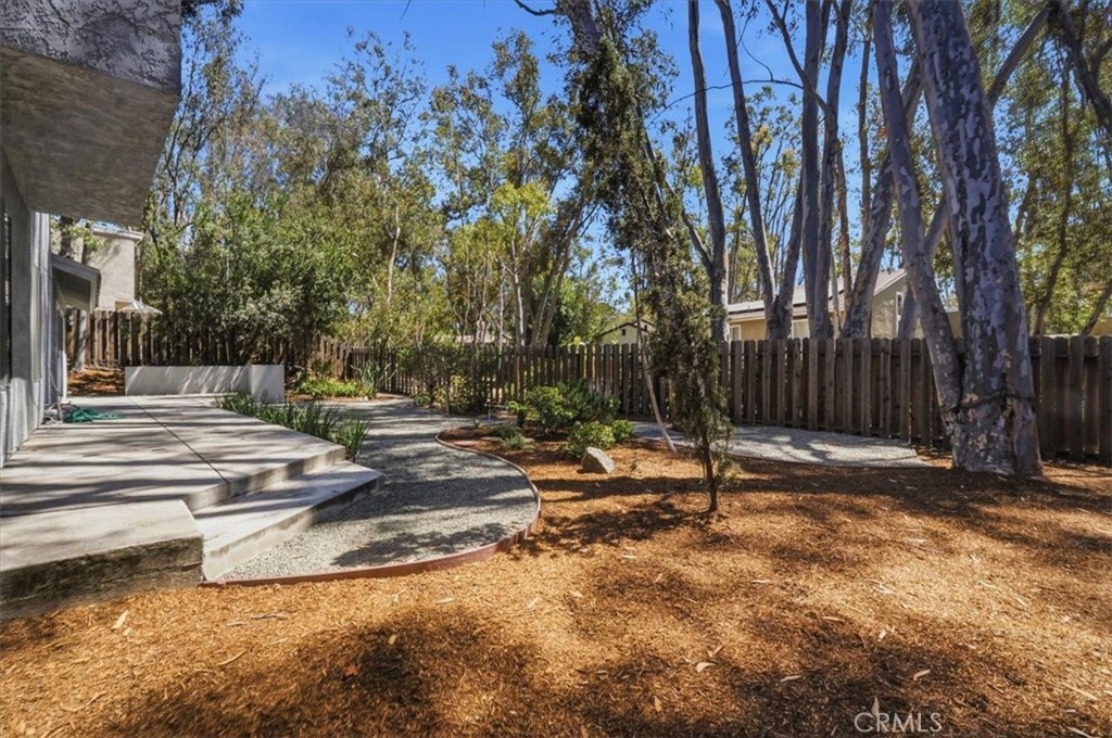 25045 Castlewood, Lake Forest CA 92630 - photo 40