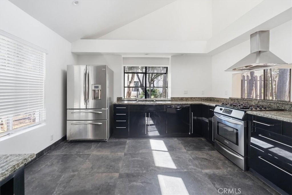 25045 Castlewood, Lake Forest CA 92630 - photo 24