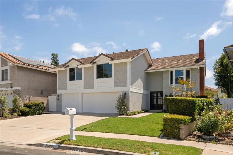 25091 Owens Lake, Lake Forest
