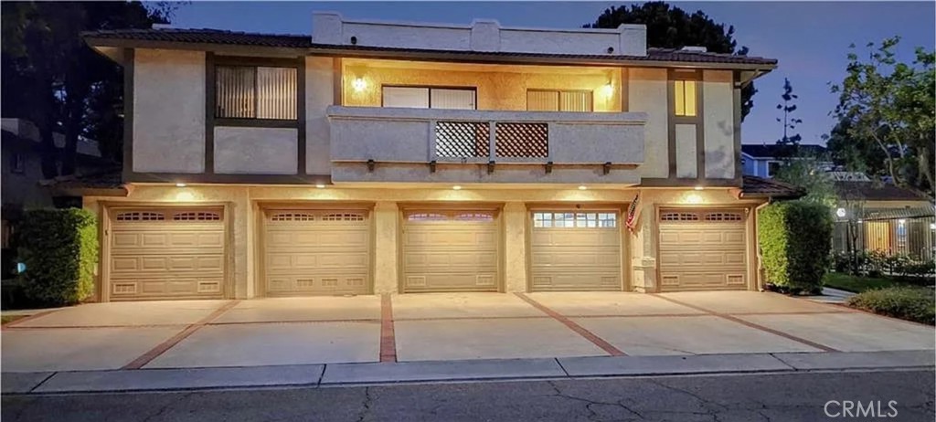Large balcony and one car garage. - 25245 Tanoak Ln., Lake Forest CA 92630 - photo 1