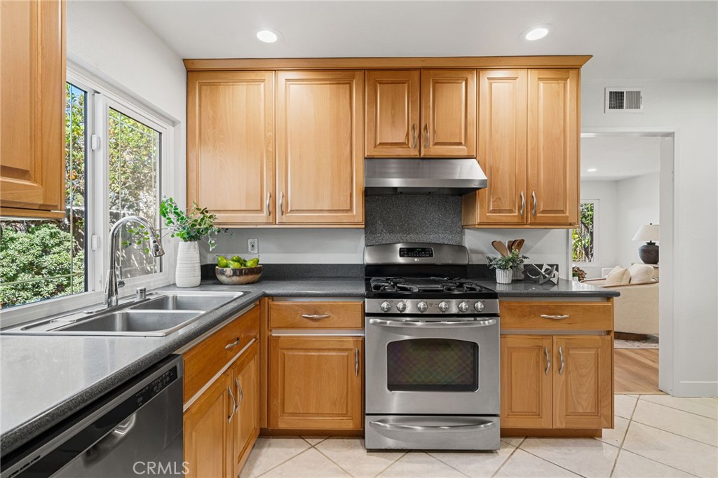25281 Romera Place, Lake Forest CA 92630 - photo 7