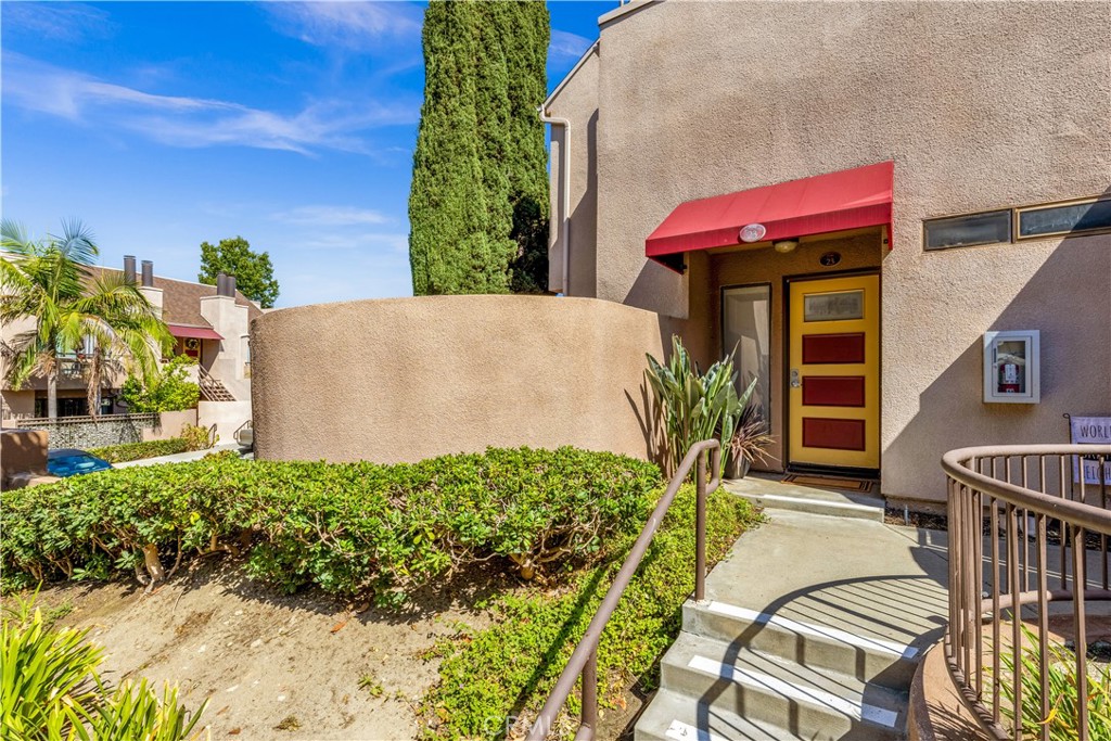 Private corner unit. - 25761 Le Parc 23, Lake Forest CA 92630 - photo 1
