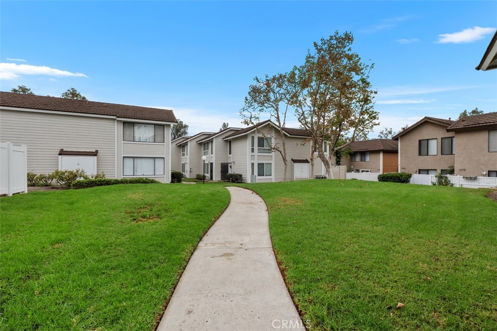 This complex has really lush greenbelts throughout - 25885 Trabuco 16, Lake Forest CA 92630 - photo 8