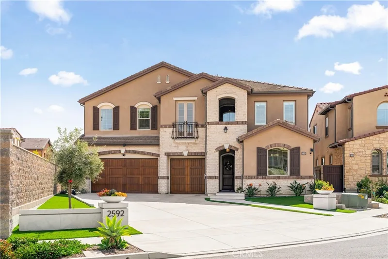 2592 Highland Oak Court, Lake Forest