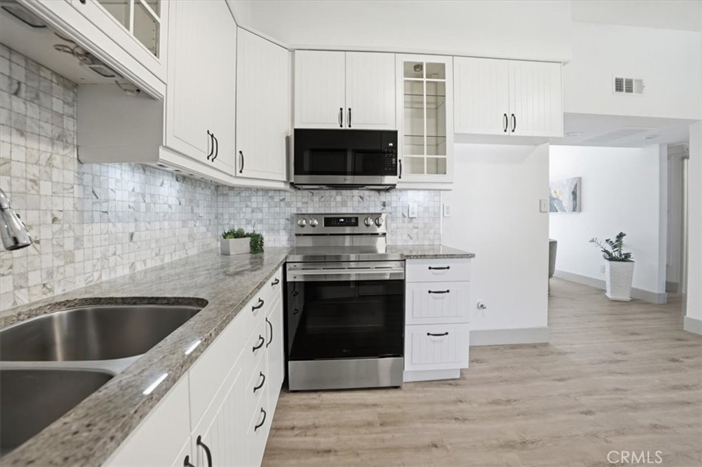 GOURMET KITCHEN, MOSIAC BACKSPLASH - 26116 Serrano Court 12, Lake Forest CA 92630 - photo 1