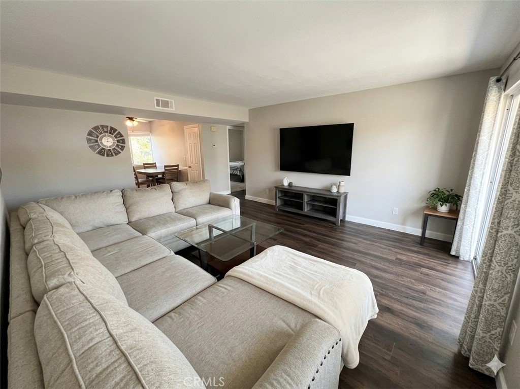 Lots of room for comfy furniture - 26152 Serrano Court, Lake Forest CA 92630 - photo 1