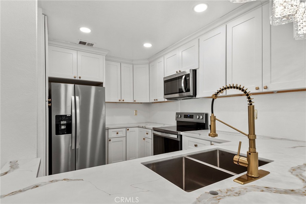 26188 Hillsford Place, Lake Forest CA 92630 - photo 9