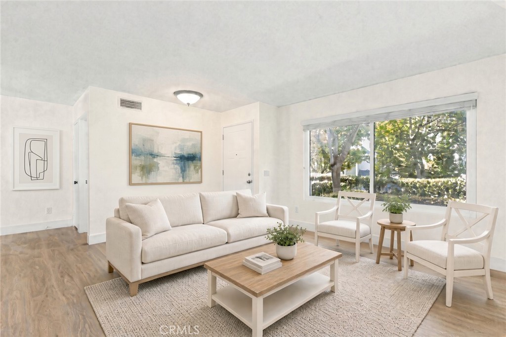 Virtually staged. - 26337 W Grove Cir, Lake Forest CA 92630 - photo 3