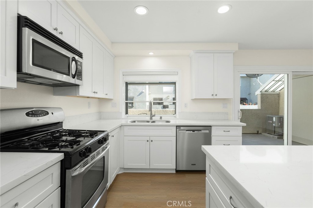 26337 W Grove Cir, Lake Forest CA 92630 - photo 9