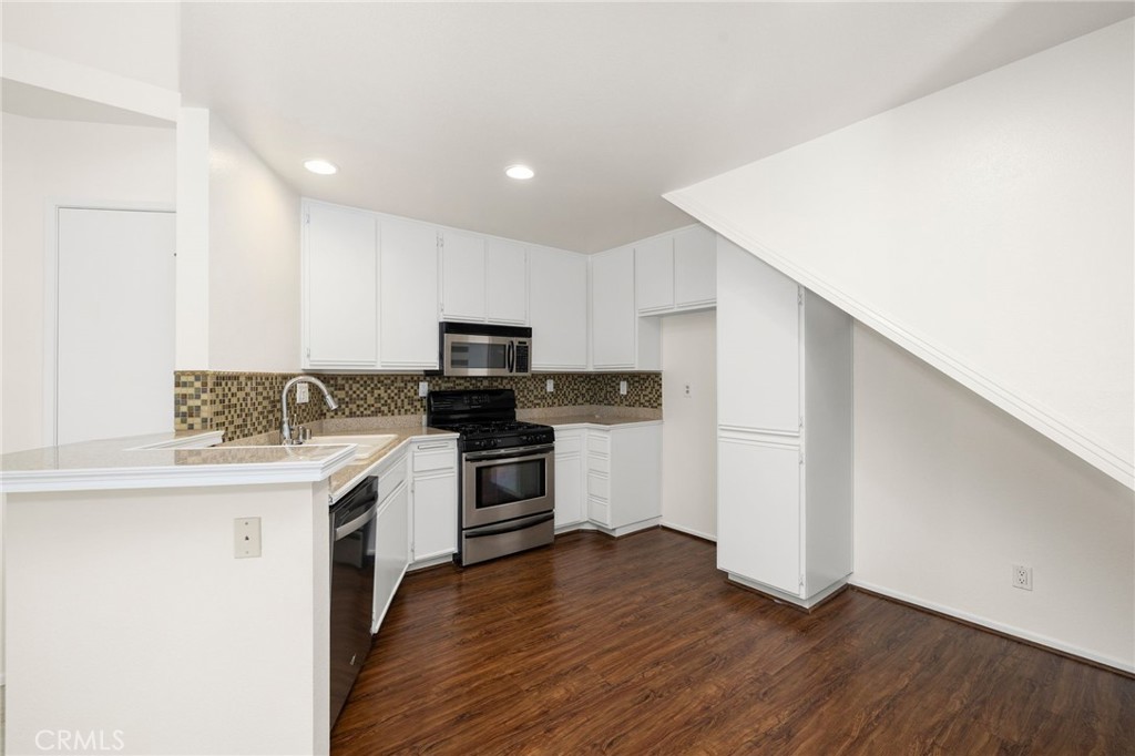 28948 Canyon Lake, Lake Forest CA 92679 - photo 4