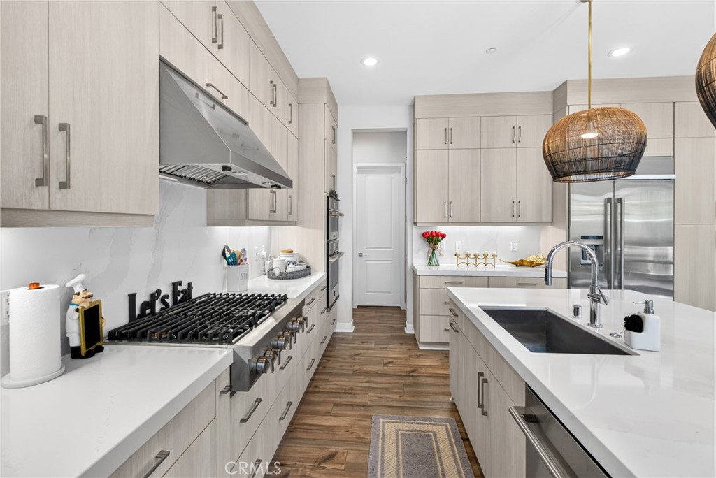 Kitchen - 291 Fremont, Lake Forest CA 92630 - photo 11