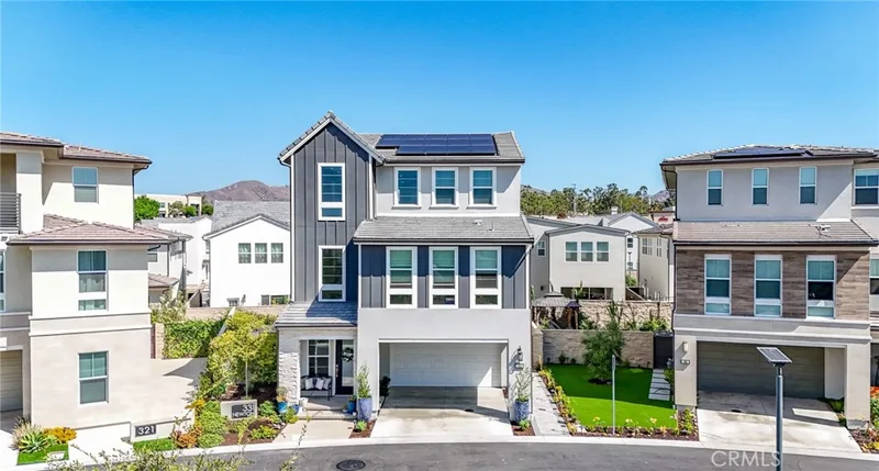 331 Newton, Lake Forest
