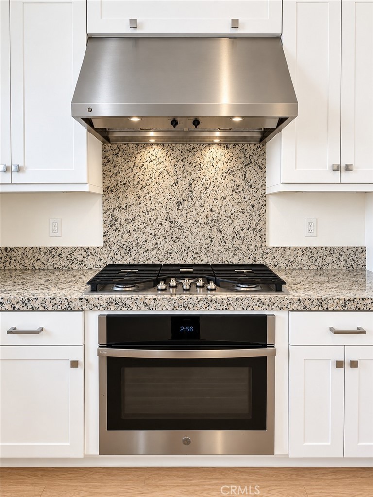 Gas Range and Oven - 383 Bellver, Lake Forest CA 92630 - photo 11