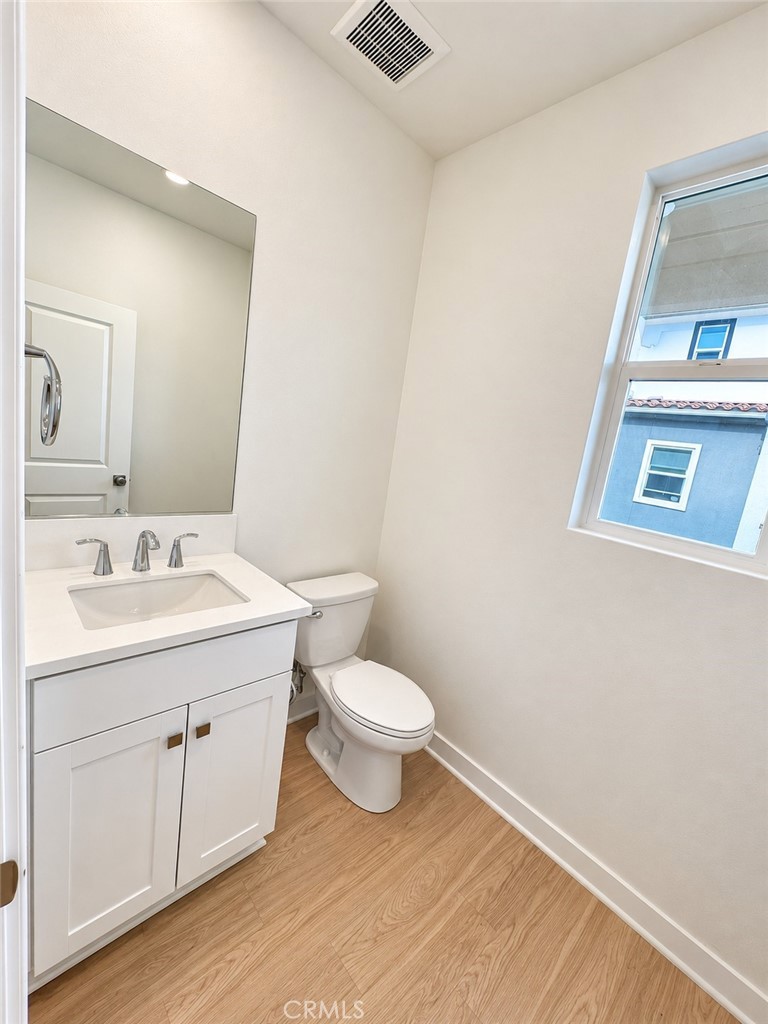 2nd Floor Guest Bathroom - 383 Bellver, Lake Forest CA 92630 - photo 17